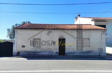 House 3 Bedrooms in Taveiro, Ameal e Arzila