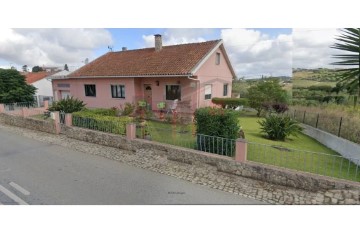 House 3 Bedrooms in Nossa Senhora do Pópulo, Coto e São Gregório