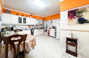 Apartamento 1 Quarto em Estômbar e Parchal