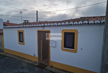 House 2 Bedrooms in Santa Bárbara de Padrões