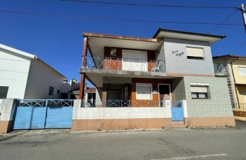 House 5 Bedrooms in Murtosa