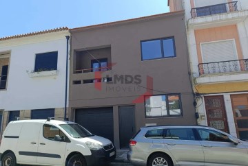 House 4 Bedrooms in Ramalde