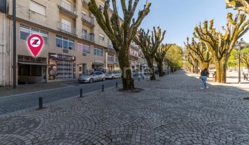 Garagem em Lamego (Almacave e Sé)