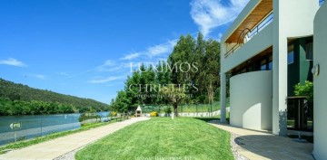 House 4 Bedrooms in Foz do Sousa e Covelo