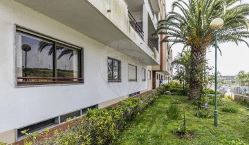 Apartment 3 Bedrooms in Massamá e Monte Abraão