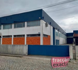 Bâtiment industriel / entrepôt à Milheirós
