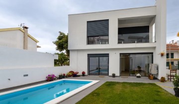 House 3 Bedrooms in Barreiro e Lavradio