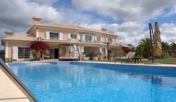 House 5 Bedrooms in Mafra