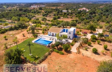 House 4 Bedrooms in Silves