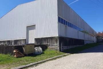 Bâtiment industriel / entrepôt à Recezinhos (São Mamede)