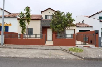 House 4 Bedrooms in Ribeira Grande (Conceição)