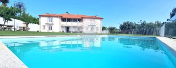 House 4 Bedrooms in Rebordões (Santa Maria)