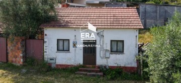 House 2 Bedrooms in Caxarias