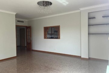 Apartamento 3 Quartos em Sacavém e Prior Velho