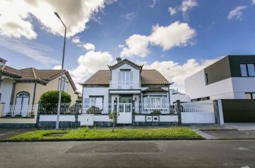 Maison 4 Chambres à Ribeira Grande (Conceição)