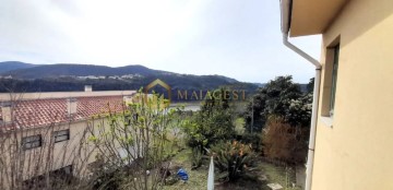 House 3 Bedrooms in Rio Mau