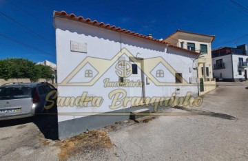 Moradia 2 Quartos em São Pedro