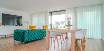 House 4 Bedrooms in Gondomar (São Cosme), Valbom e Jovim