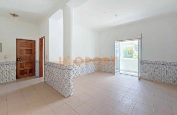 Apartamento 3 Quartos em Estômbar e Parchal