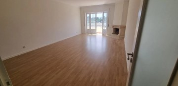 Apartment 3 Bedrooms in Gulpilhares e Valadares