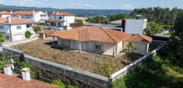 House 3 Bedrooms in Estorãos