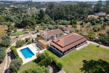 House 4 Bedrooms in Vale de Santarém