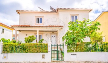 House 5 Bedrooms in Nossa Senhora do Pópulo, Coto e São Gregório