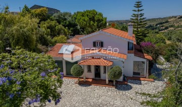 House 5 Bedrooms in Moçarria