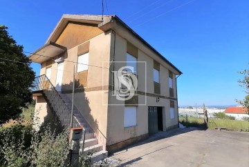 House 3 Bedrooms in Arcozelo