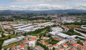 Armazém em Merelim (São Pedro) e Frossos