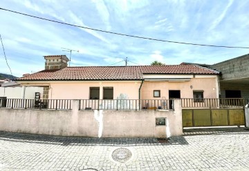 House 3 Bedrooms in Frechas