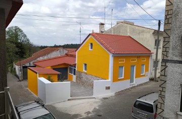 House 2 Bedrooms in Barcouço
