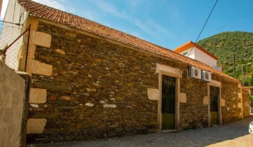 House 9 Bedrooms in Ervedosa do Douro