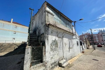 Apartamento  em Laranjeiro e Feijó