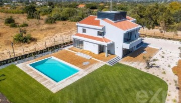 House 7 Bedrooms in Quarteira