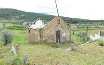 Moradia  em Moimenta da Serra e Vinhó