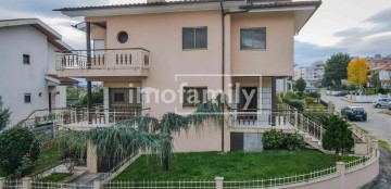 House 4 Bedrooms in Gualtar