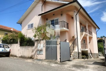 House  in Santo António dos Olivais