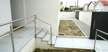 House 3 Bedrooms in Vila Nova