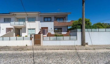 Maison 4 Chambres à Pedroso e Seixezelo