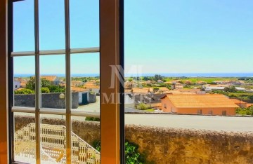 House 5 Bedrooms in Areosa