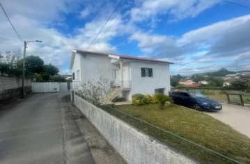 House 4 Bedrooms in Avidos e Lagoa