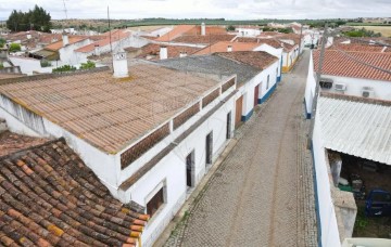 House 3 Bedrooms in Salvada e Quintos