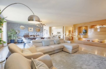 Apartment 4 Bedrooms in Lumiar