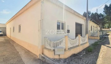 House 2 Bedrooms in Almagreira