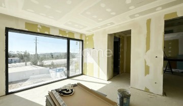 House 4 Bedrooms in Caxarias