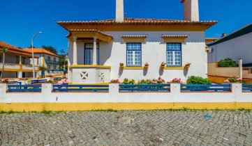 House 3 Bedrooms in Marinha Grande