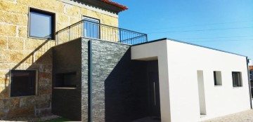 House 3 Bedrooms in Lustosa e Barrosas (Santo Estêvão)