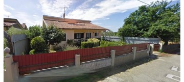 House 3 Bedrooms in São João de Areias