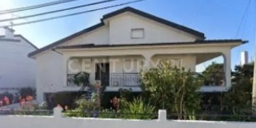 House 4 Bedrooms in Samora Correia